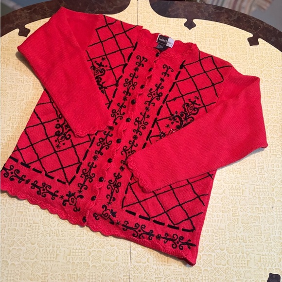 Vintage Elegant Red Cardigan with Black Embroidery - Picture 2 of 11